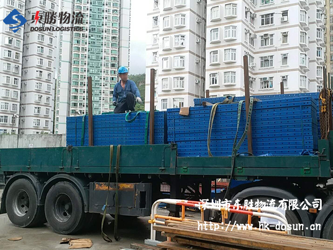 中港物流運輸案例：重型大件平板車包車運輸--深圳市東勝物流；中港物流,中港專線,中港拖車運輸,深圳到香港物流-深圳東勝物流公司,專注中港物流14年